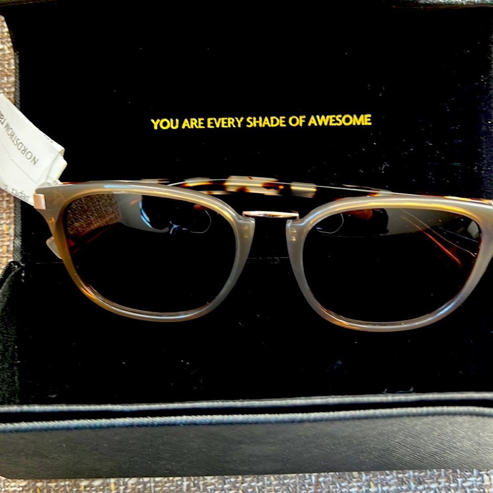 NEW! Hugo Boss womens classic sunglasses! Perfect w/tags comes w/case beautiful